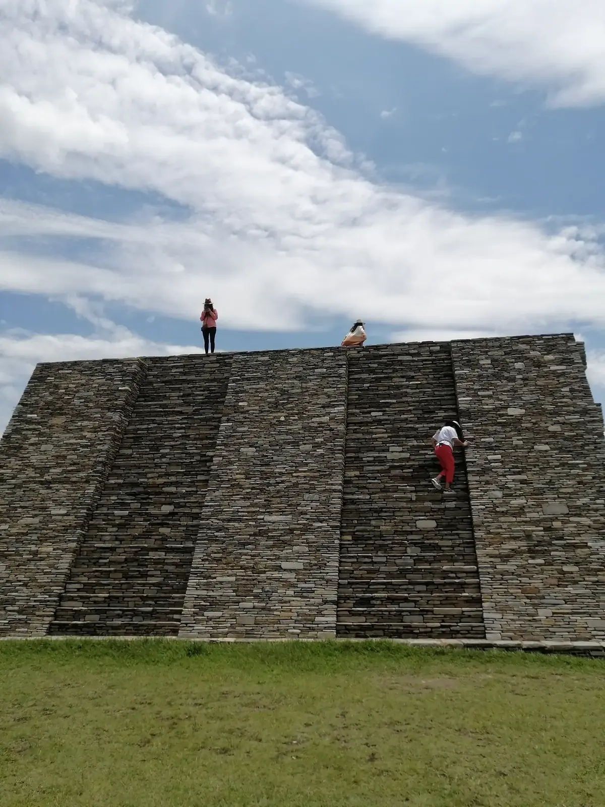 Subiendo a lo alto de una estructura