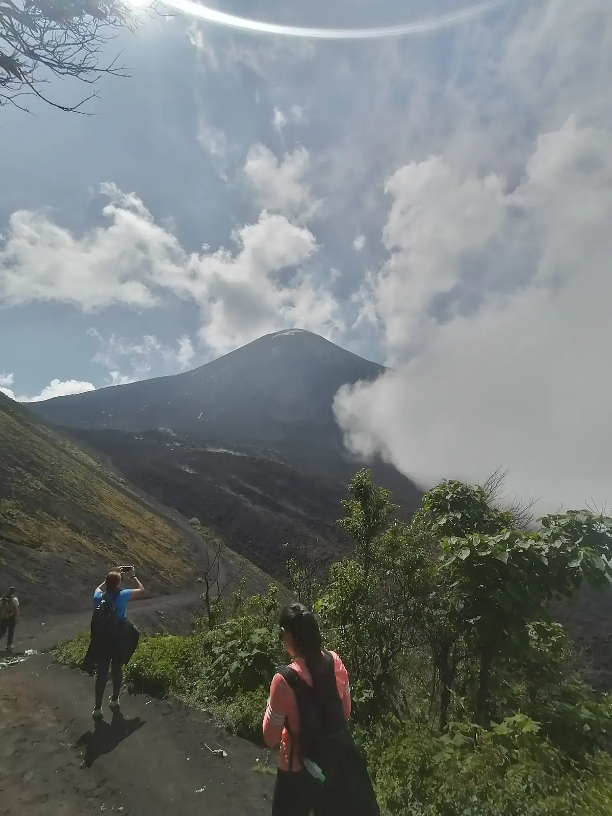La fumarola del Pacaya desde el sendero